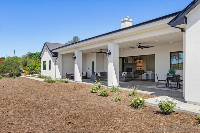 575 Twin Country Lane, Fallbrook, CA 92028