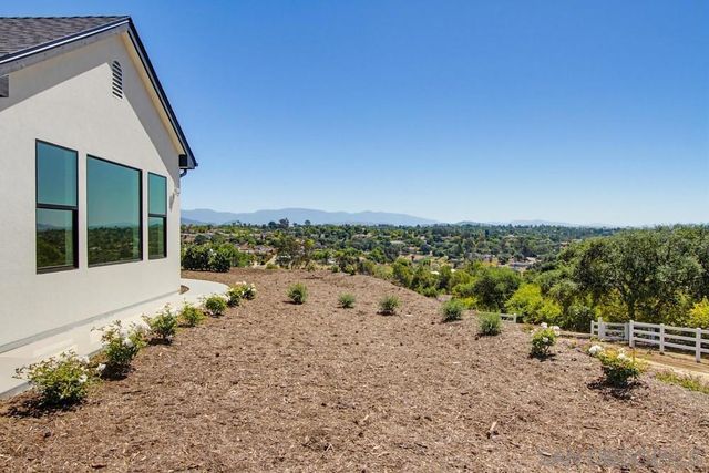 575 Twin Country Lane, Fallbrook, CA 92028