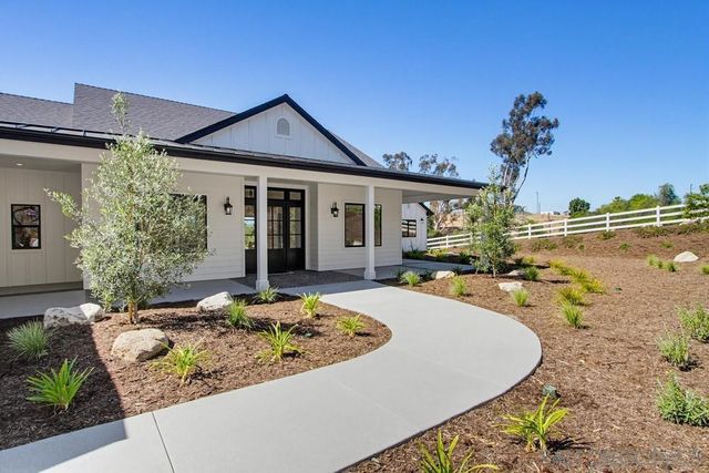 575 Twin Country Lane, Fallbrook, CA 92028