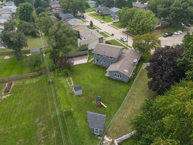 2604 E 34th Street Court, Davenport, IA 52807