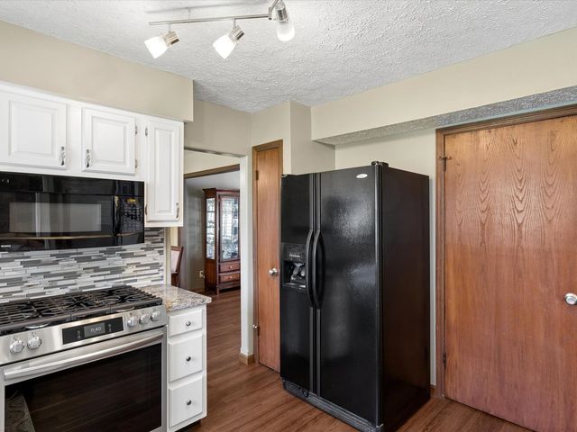 2604 E 34th Street Court, Davenport, IA 52807