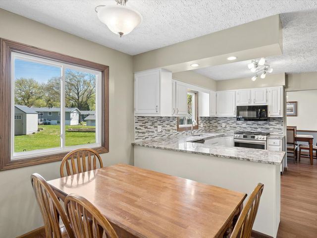 2604 E 34th Street Court, Davenport, IA 52807