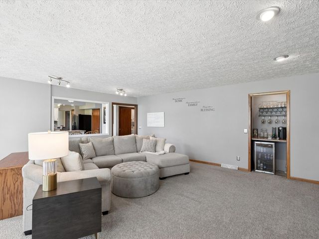 2604 E 34th Street Court, Davenport, IA 52807