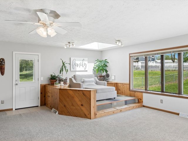 2604 E 34th Street Court, Davenport, IA 52807