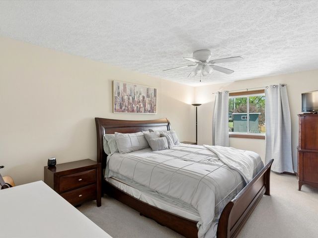 2604 E 34th Street Court, Davenport, IA 52807
