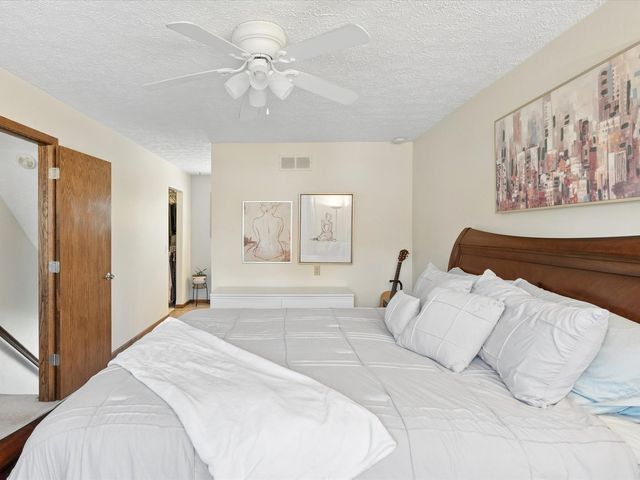 2604 E 34th Street Court, Davenport, IA 52807
