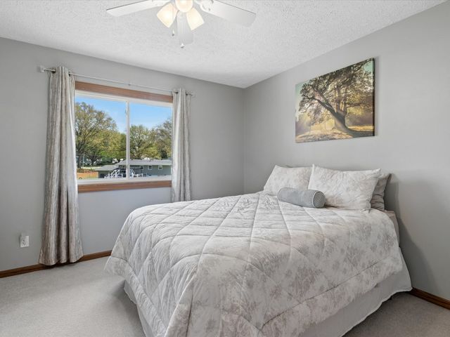 2604 E 34th Street Court, Davenport, IA 52807
