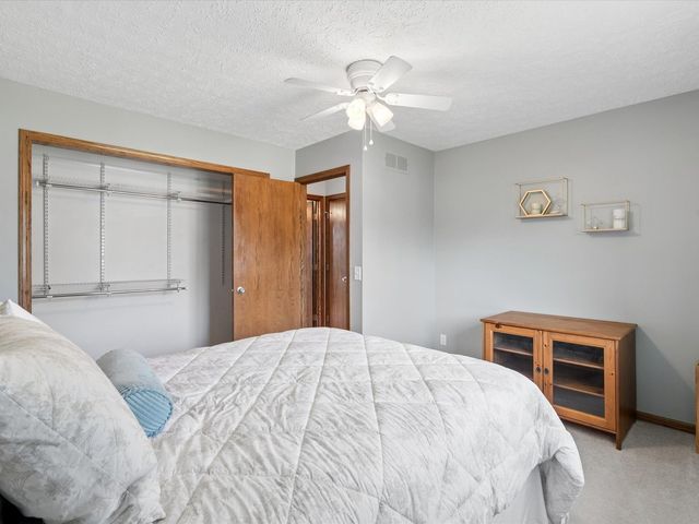 2604 E 34th Street Court, Davenport, IA 52807