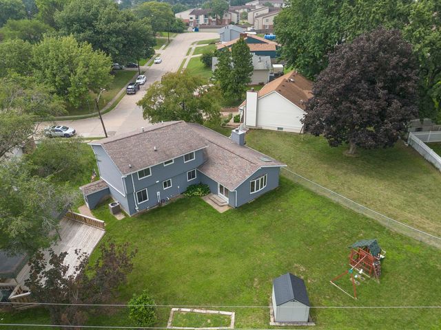 2604 E 34th Street Court, Davenport, IA 52807