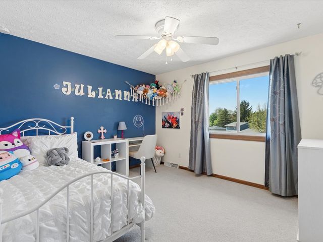 2604 E 34th Street Court, Davenport, IA 52807