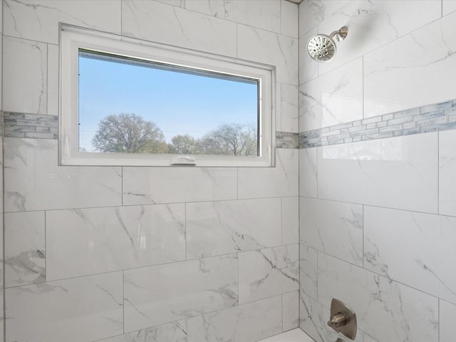 2604 E 34th Street Court, Davenport, IA 52807