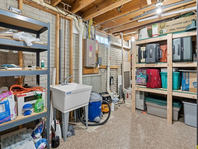 2604 E 34th Street Court, Davenport, IA 52807