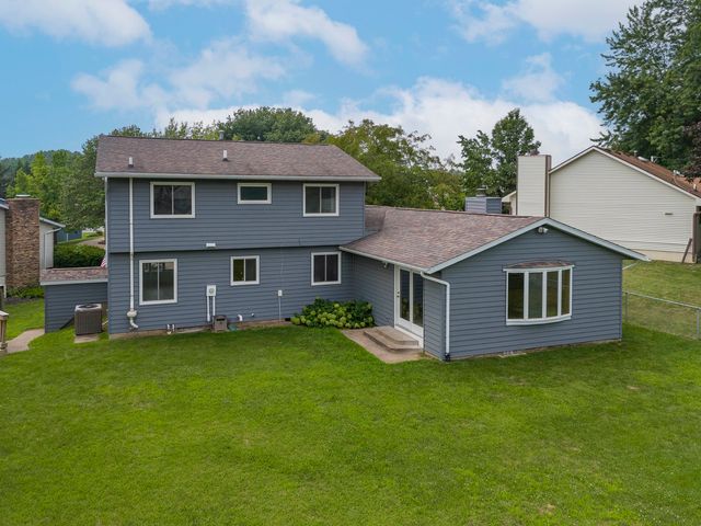2604 E 34th Street Court, Davenport, IA 52807