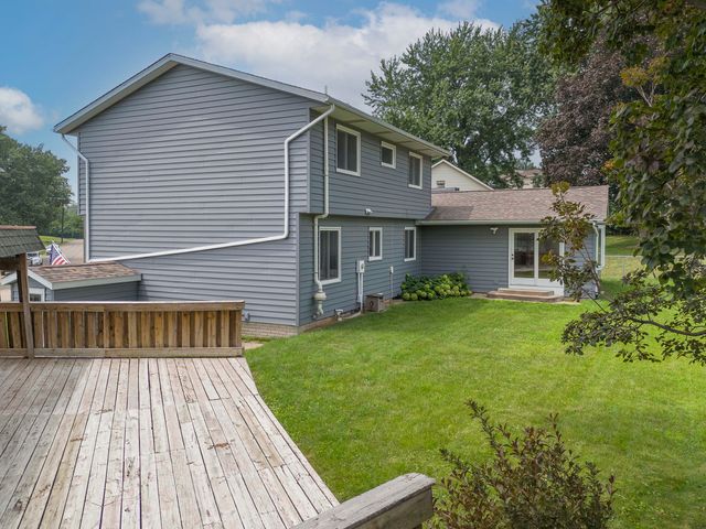2604 E 34th Street Court, Davenport, IA 52807