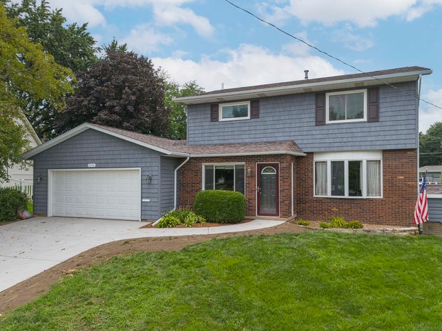 2604 E 34th Street Court, Davenport, IA 52807