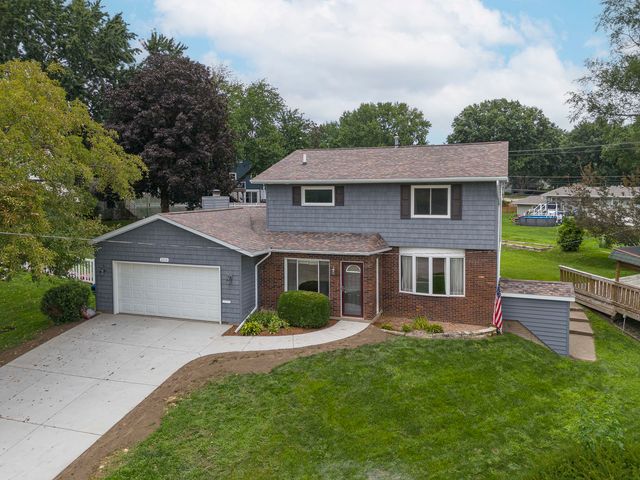2604 E 34th Street Court, Davenport, IA 52807