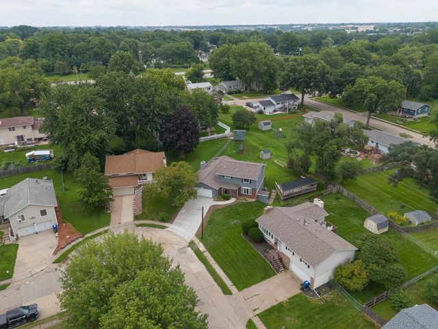 2604 E 34th Street Court, Davenport, IA 52807