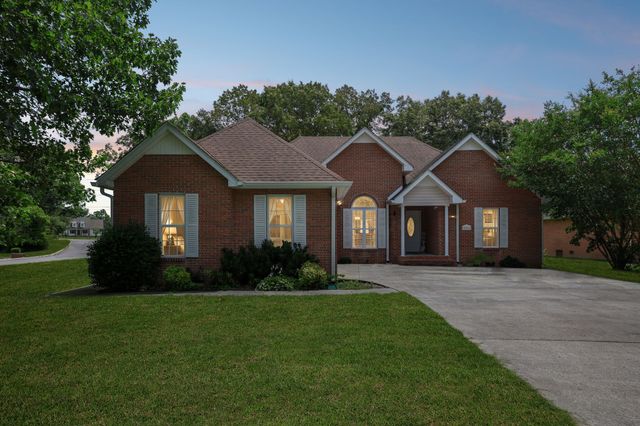 201 Jennings Cir, Tullahoma, TN 37388