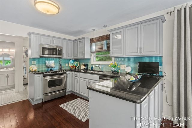 1292 Edinborough Drive, Norton Shores, MI 49441