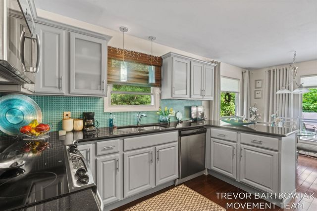 1292 Edinborough Drive, Norton Shores, MI 49441