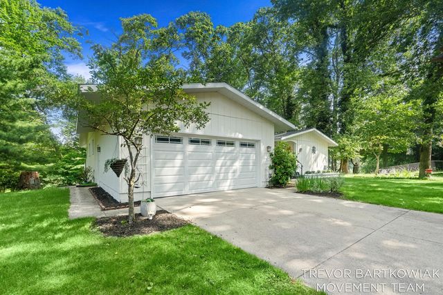 1292 Edinborough Drive, Norton Shores, MI 49441