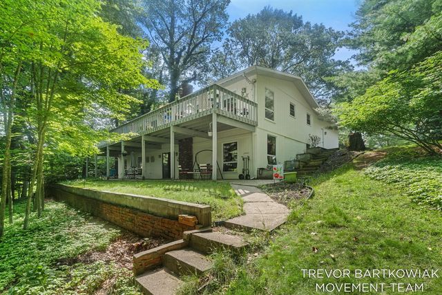 1292 Edinborough Drive, Norton Shores, MI 49441