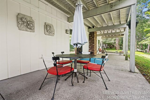 1292 Edinborough Drive, Norton Shores, MI 49441