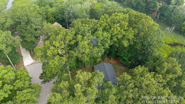 1292 Edinborough Drive, Norton Shores, MI 49441