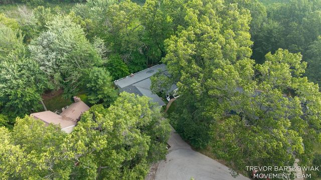 1292 Edinborough Drive, Norton Shores, MI 49441