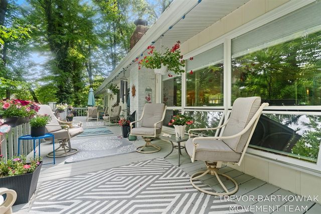 1292 Edinborough Drive, Norton Shores, MI 49441