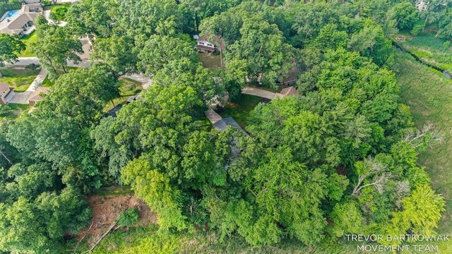 1292 Edinborough Drive, Norton Shores, MI 49441