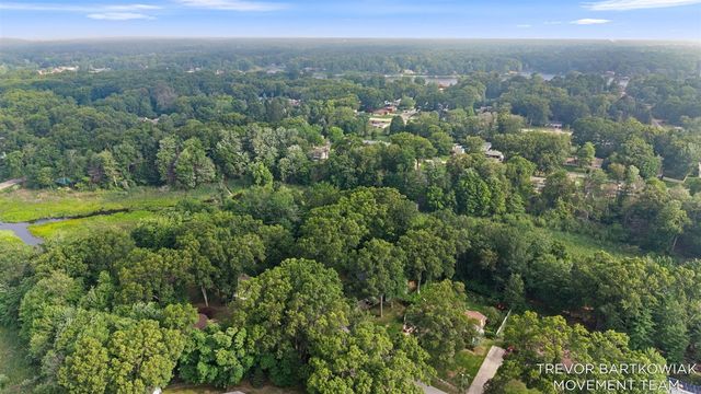 1292 Edinborough Drive, Norton Shores, MI 49441