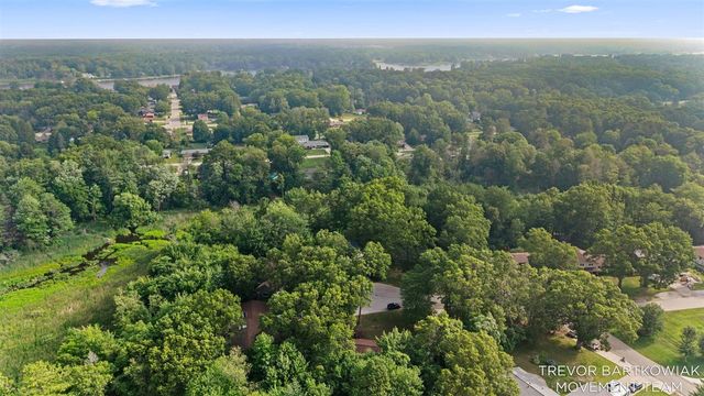 1292 Edinborough Drive, Norton Shores, MI 49441