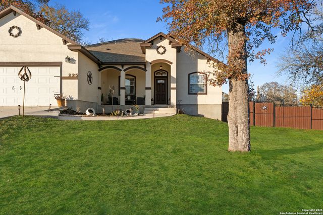 225 BROKEN STAR TRAIL, Poteet, TX 78065