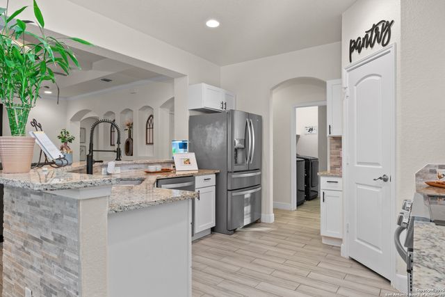 225 BROKEN STAR TRAIL, Poteet, TX 78065