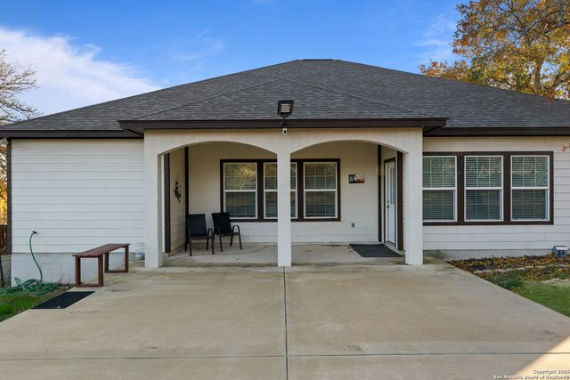 225 BROKEN STAR TRAIL, Poteet, TX 78065