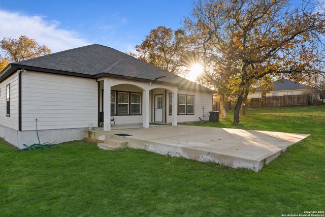 225 BROKEN STAR TRAIL, Poteet, TX 78065