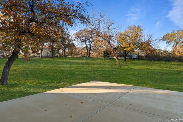 225 BROKEN STAR TRAIL, Poteet, TX 78065