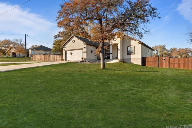 225 BROKEN STAR TRAIL, Poteet, TX 78065