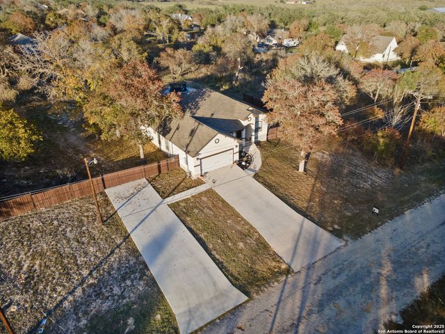 225 BROKEN STAR TRAIL, Poteet, TX 78065