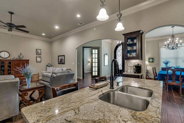 1624 Olympic Dr., Longview, TX 75605