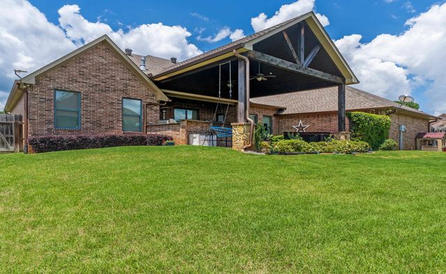 1624 Olympic Dr., Longview, TX 75605