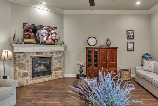 1624 Olympic Dr., Longview, TX 75605