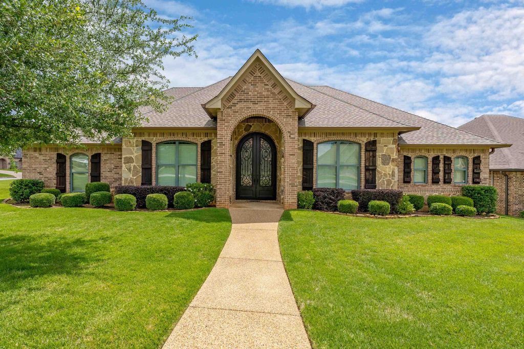 1624 Olympic Dr., Longview, TX 75605