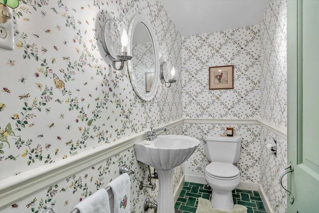 102 Central St, Hingham, MA 02043