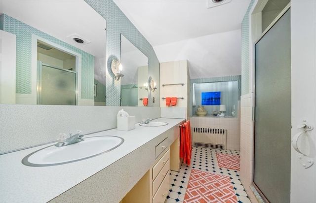 102 Central St, Hingham, MA 02043