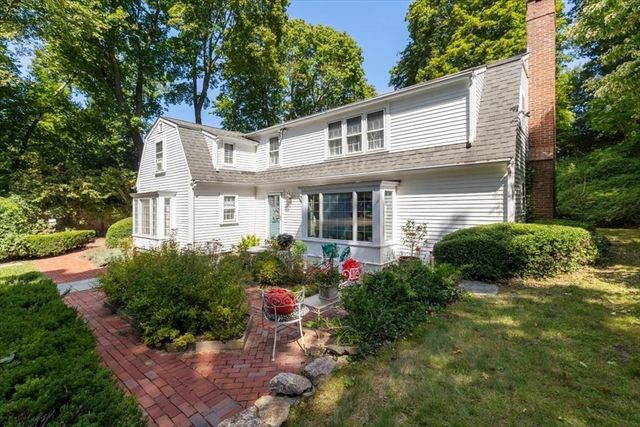 102 Central St, Hingham, MA 02043