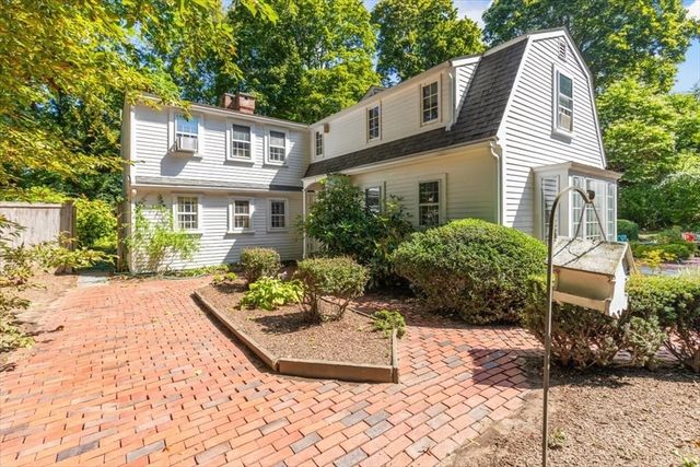 102 Central St, Hingham, MA 02043