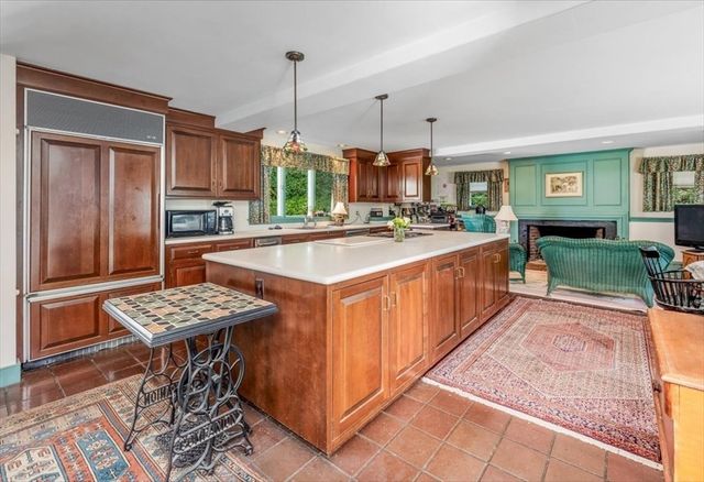 102 Central St, Hingham, MA 02043