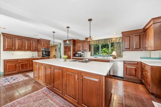 102 Central St, Hingham, MA 02043